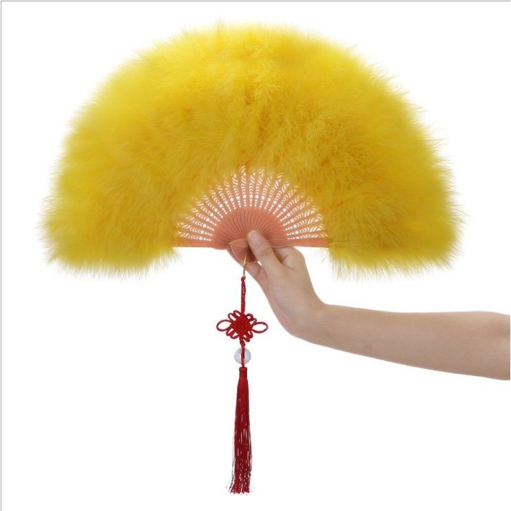 Toàn Bộ Quạt Xếp Chất Liệu Nhung Dày Dặn Phối Lông Vũ Phong Cách Cổ Điển