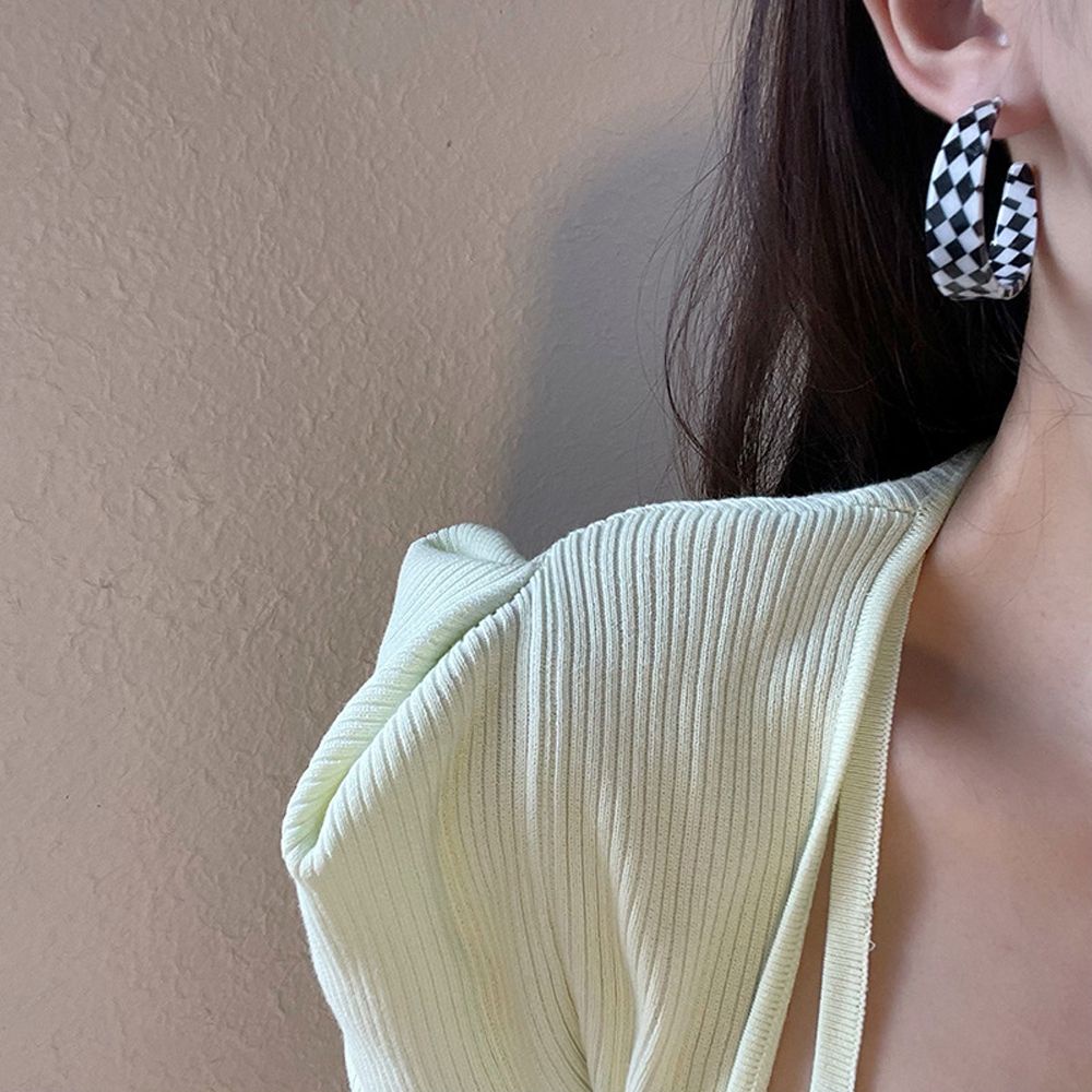 Khuyên Tai Dạng Vòng Bằng Nhựa Acrylic Họa Tiết Sọc Caro Nhiều Màu Sắc Phong Cách Hàn Quốc Cổ Điển Cho Nữ