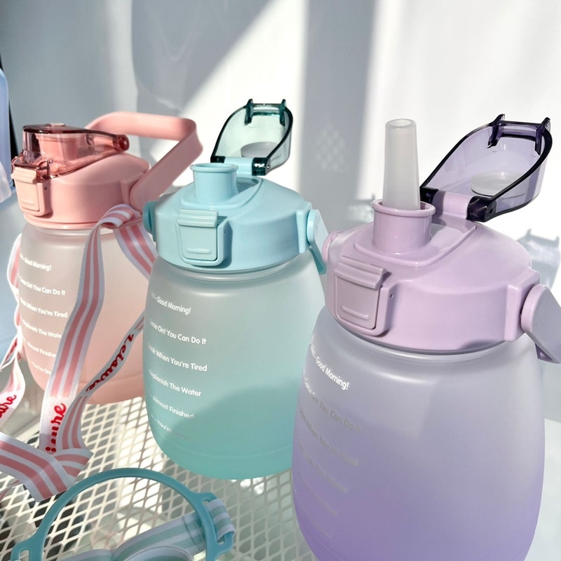 Bình đựng nước 1.3L có ống hút chia vạch nhắc uống nước màu dễ thương, cute