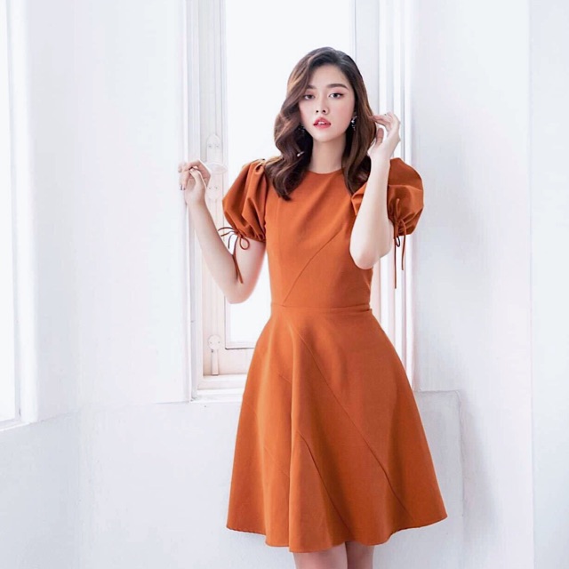 Đầm cam xoè tay phồng (kèm hình thật)