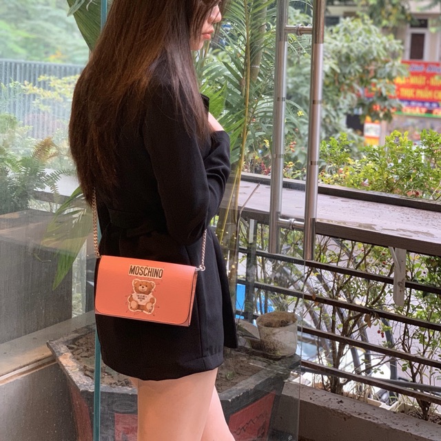 Túi Moschino Safety Pin Teddy Chain Wallet hồng hàng sẵn - hàng chuẩn Authentic sản xuất tại Ý #Made_In_Italy