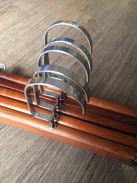 Kẹp quần gỗ sơn nâu ( sỉ 200 cái )