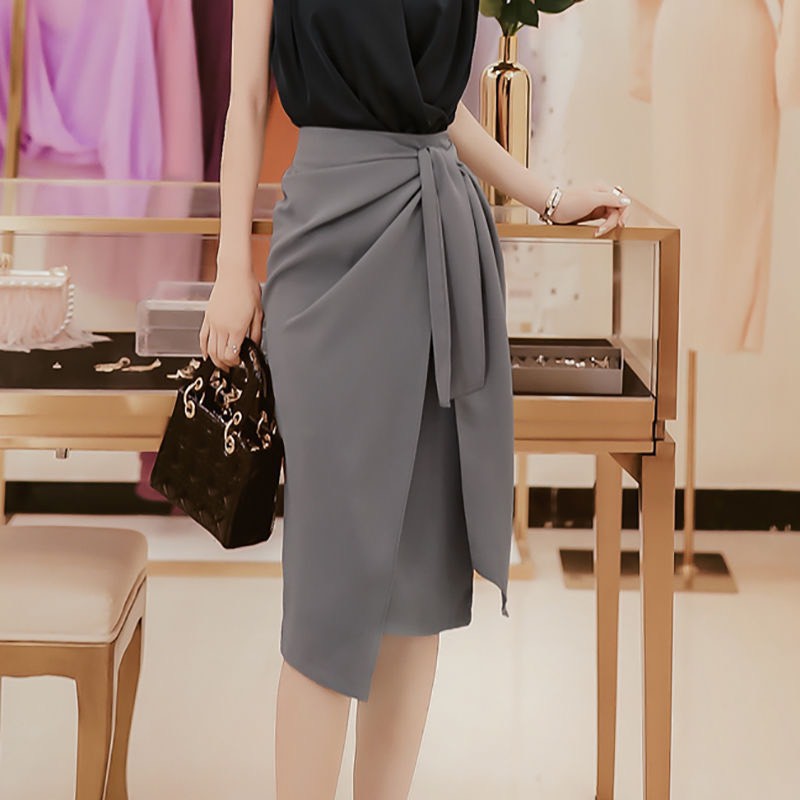 Chân váy dài xẻ cao kết hợp phối nơ điệu đà | BigBuy360 - bigbuy360.vn