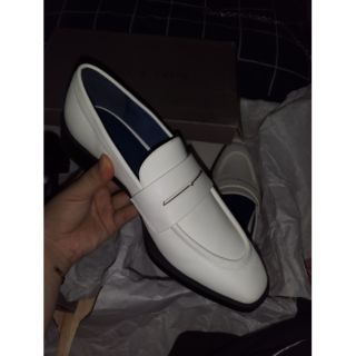 Giày charles&keith white size 36 (fit 37) full box