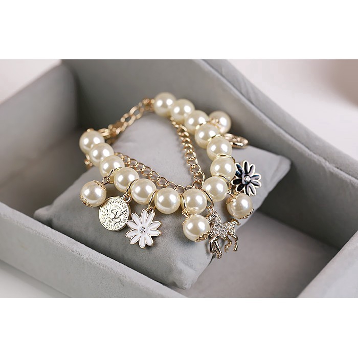 Vòng tay ngọc trai giả phối nhiều phụ kiện đẹp mắt và thanh lịch cho nữ | BigBuy360 - bigbuy360.vn