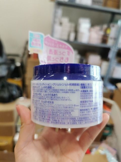 Kem ý dĩ opera dưỡng trắng; kiềm dầu 180g