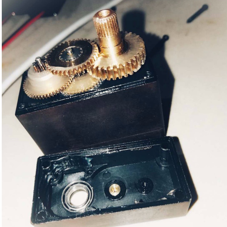 Trục vít nâng cấp máy xúc huina  hoặc chế máy xe điều khiển từ xa - servo 2 dây