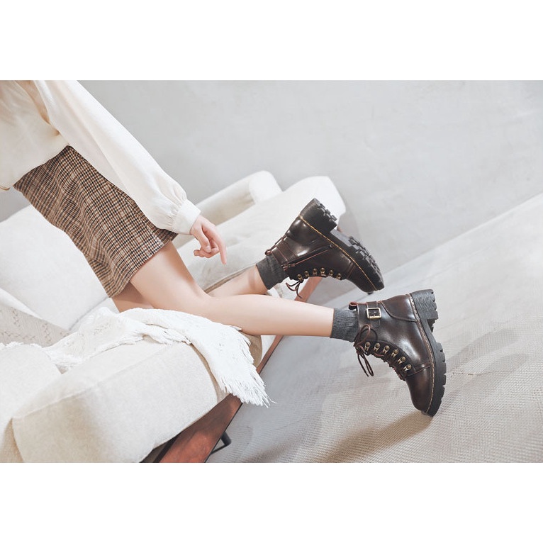 Bốt Nữ Retro Đinh Tán Giày Da Nữ Đế Thấp 3CM