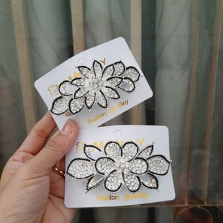 Kẹp tóc đính đá màu trắng viền đen (kẹp 7cm)