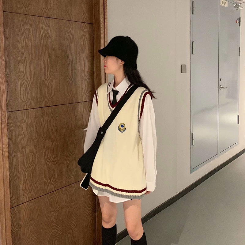 Áo sweater XINLANYASHE dệt kim cổ V không tay thời trang thu đông 2022 cho nữ sinh đại học trung học áo len cổ trái tim nữ
