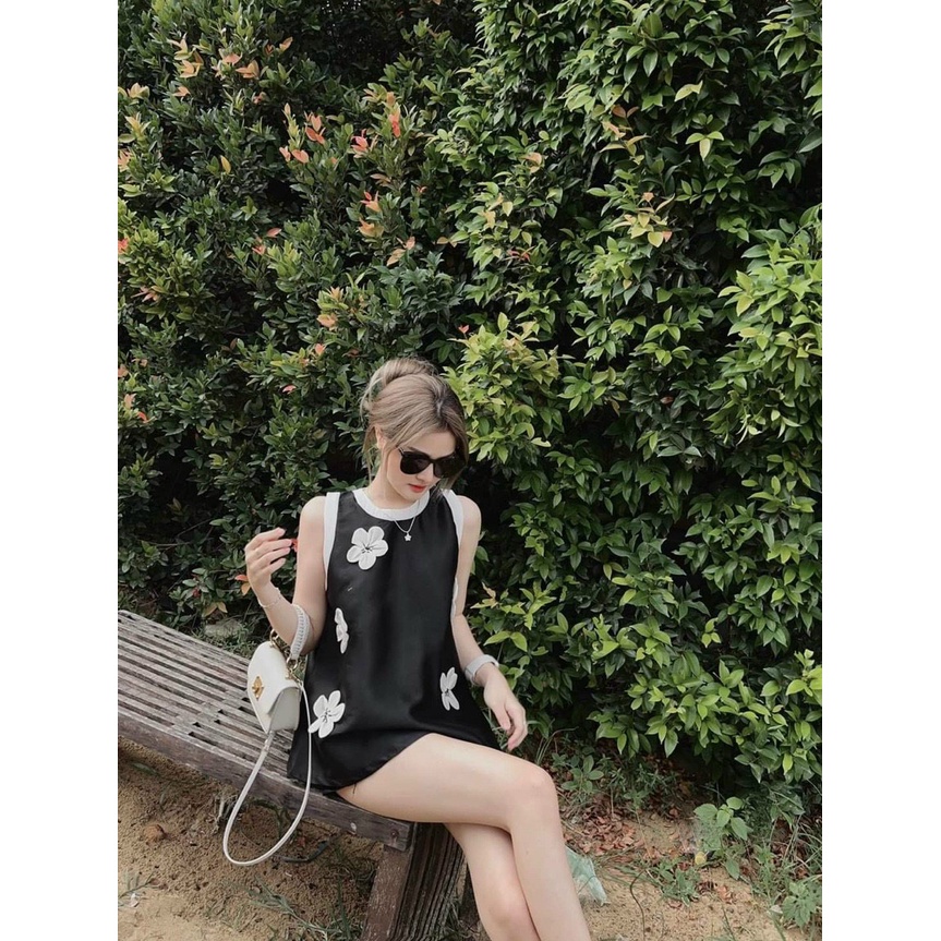 Sét bộ đồ nữ áo sát nách họa tiết đính hoa kèm quần đùi xinh trẻ