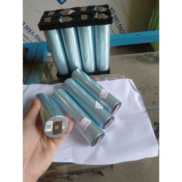 1 cell pin lifepo4 33140 3,2v_15ah max xả 250cca hàn 2 đầu kẽm ,tặng kèm khung