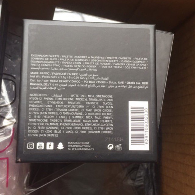 Bảng phấn mắt Huda Beauty Coral Obsessions | BigBuy360 - bigbuy360.vn