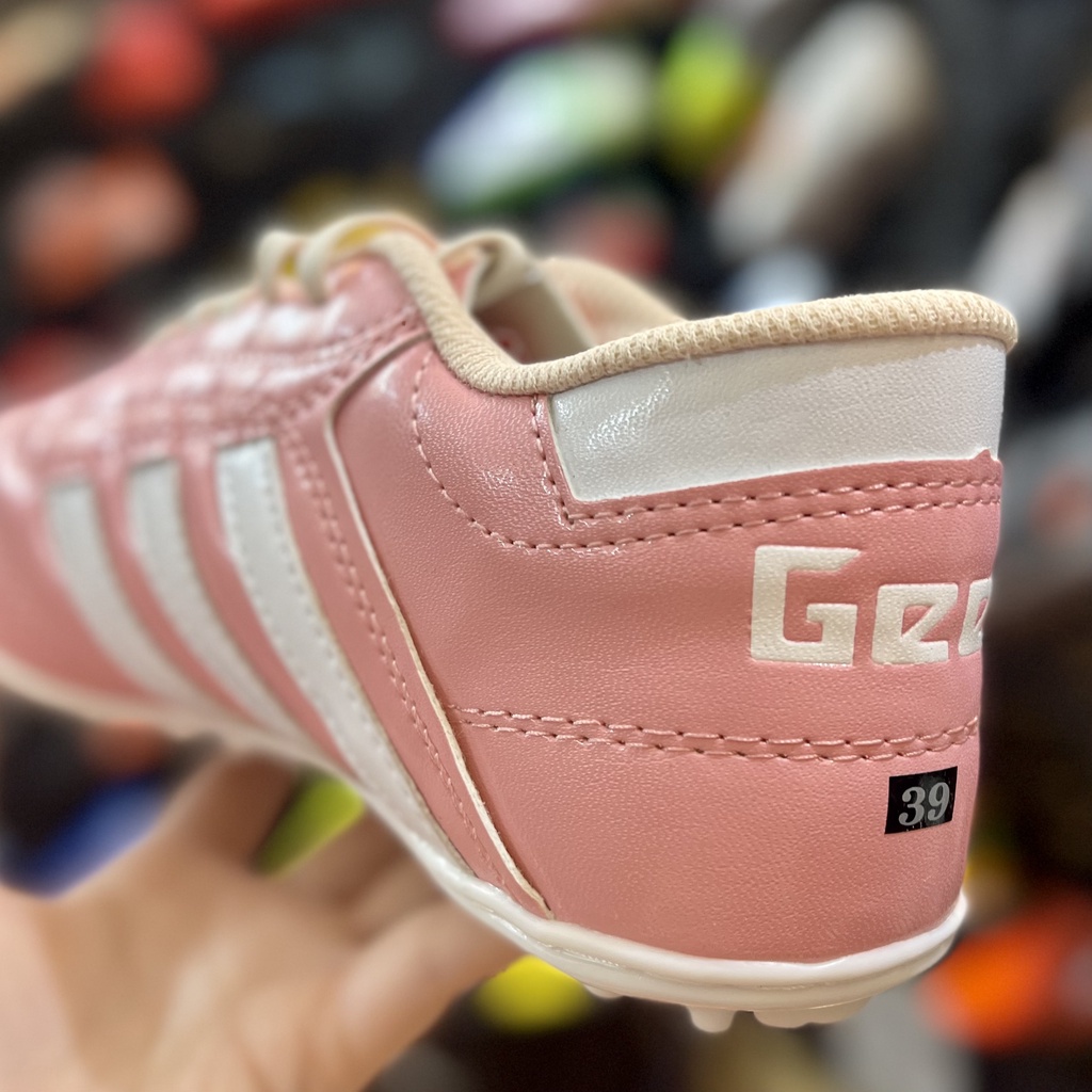 Giày Đá Bóng Nam Geet 3 Sọc Hồng Rẻ Đẹp, Giày Đá Banh Thể Thao Cỏ Nhân Tạo Thời Trang - 2evshop