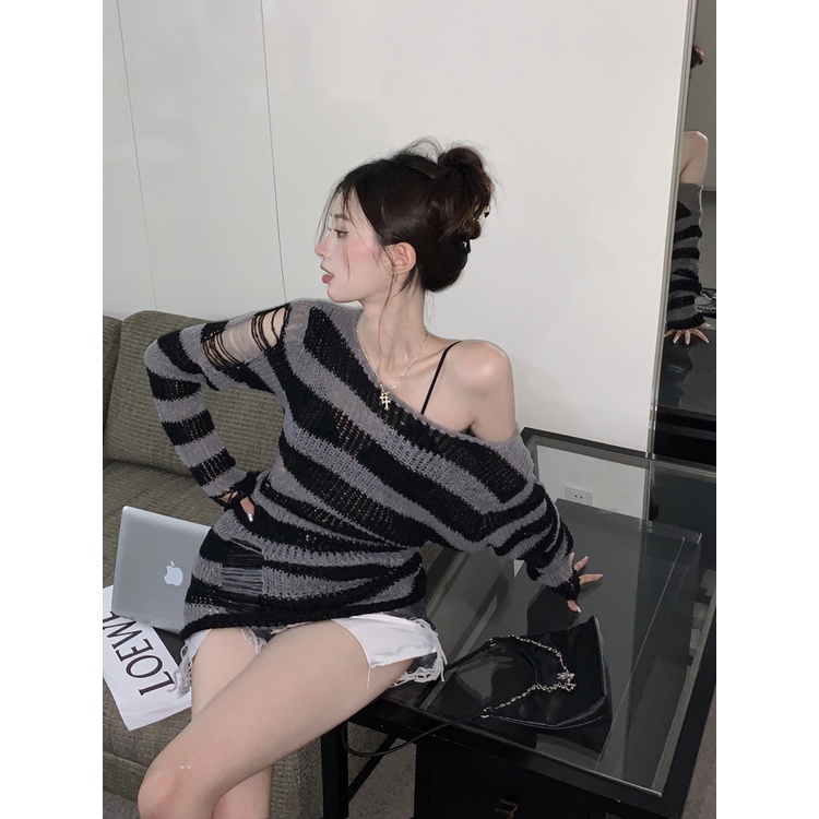 QKOOLE  Áo sweater Dệt Kim Tay Dài Dáng Rộng Họa Tiết Kẻ Sọc Thời Trang Hàn Quốc Cho Nữ