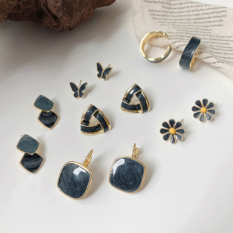 Hoa Tai Dáng Dài Thiết Kế Đơn Giản Phong Cách Retro