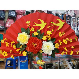Quạt giấy đỏ treo trang trí Tết