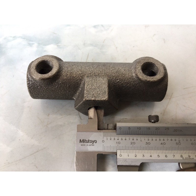 Cụm gang chia hơi 4 lỗ phi 13mm