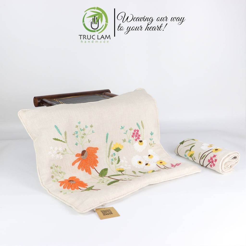 Gối/Vỏ Gối Vuông Tựa Lưng Sofa (45x45) Trang Trí Phòng Vải Linen Thêu Thủ Công Cánh Đồng Hoa Cam – Trúc Lâm Handmade
