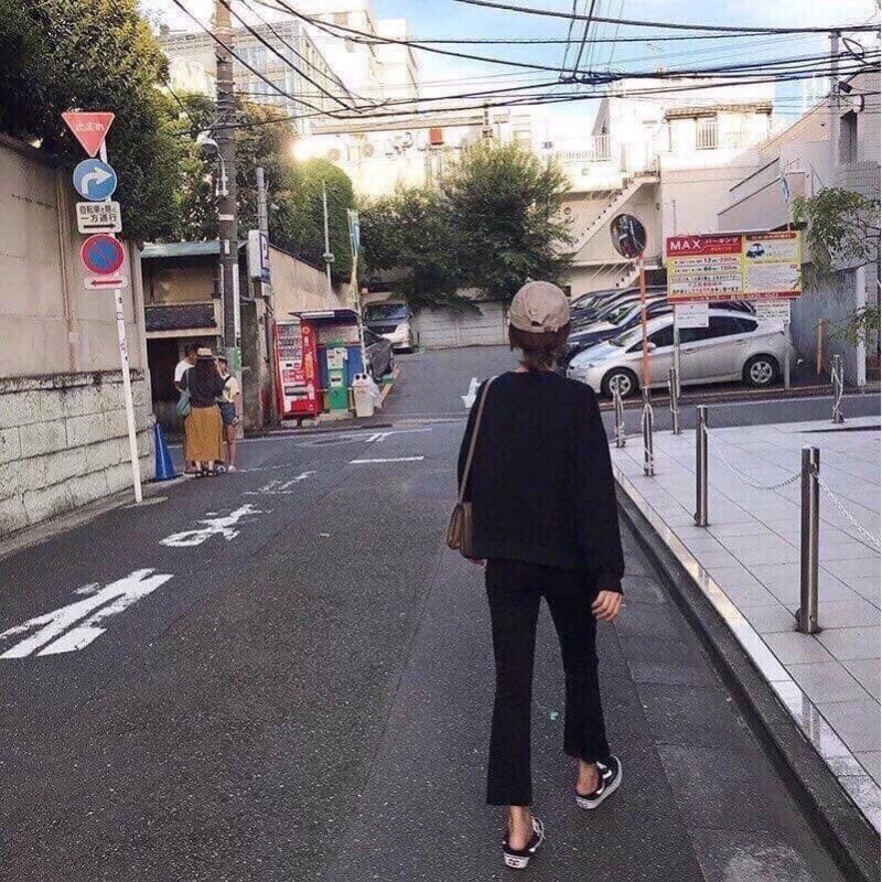 Quần jean loe gấu vạt lệch co dãn