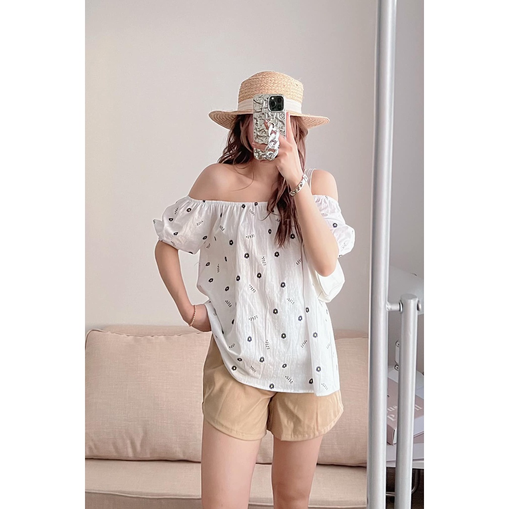 Áo sơ mi trễ vai hoa nhí 2 màu trắng và be chất vải thô xước hot hít - SMTV02