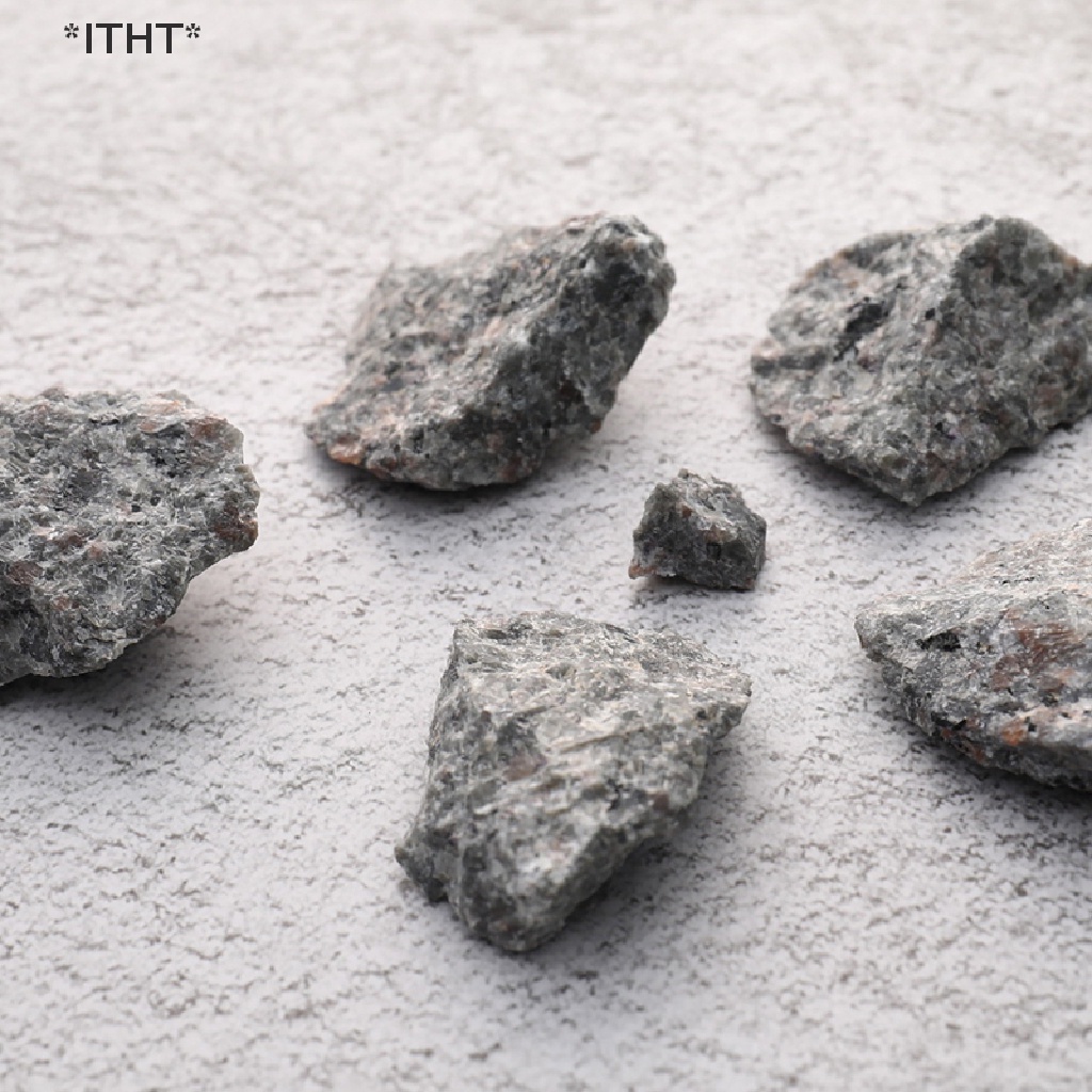 Đá lửa syenite UV chứa tinh thể thô khoáng sodalite huỳnh quang