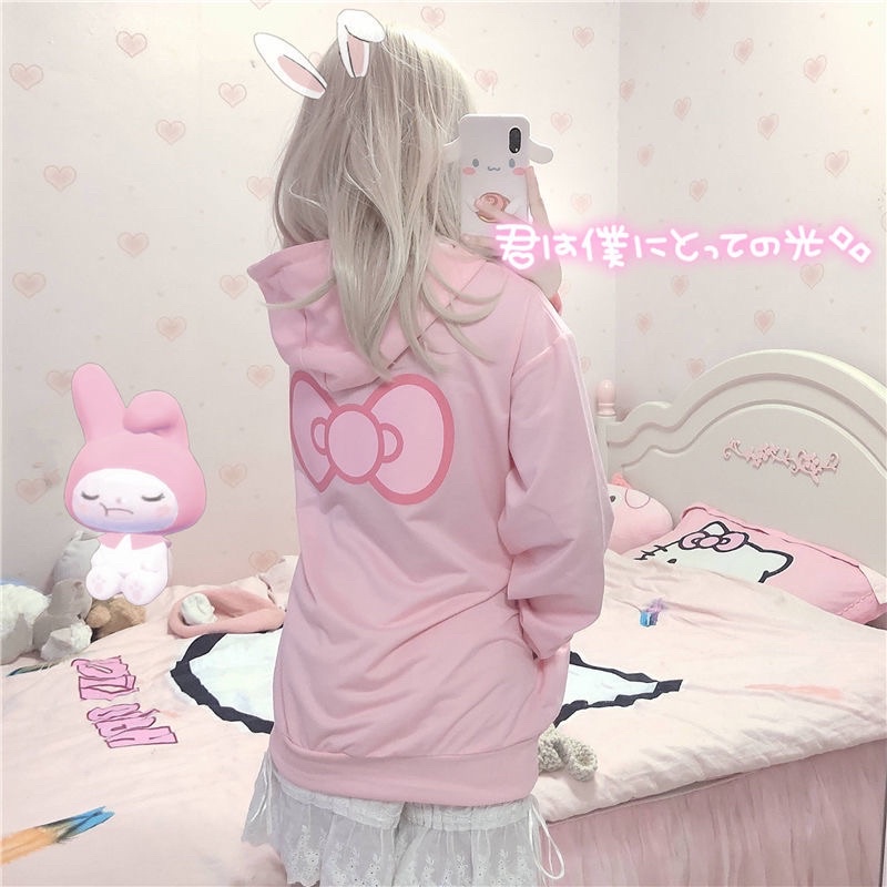 Áo khoác màu hồng in hình chiếc nơ hellokitty sau áo