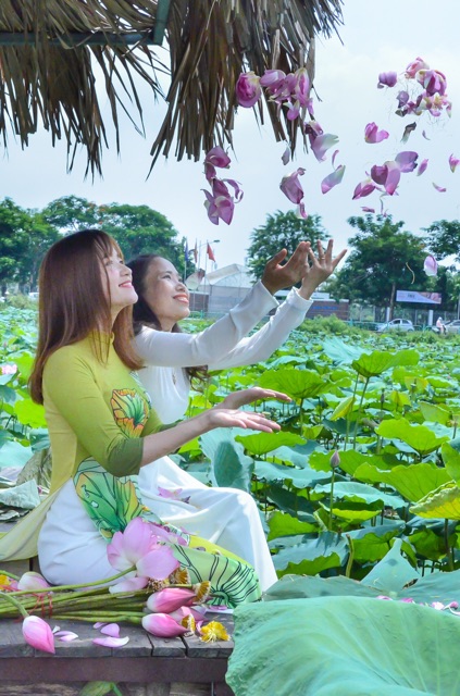 ÁO DÀI TRUYỀN THÔNG MÀU XANH LÁ MÁT MẮT-ẢNH THẬT 100%