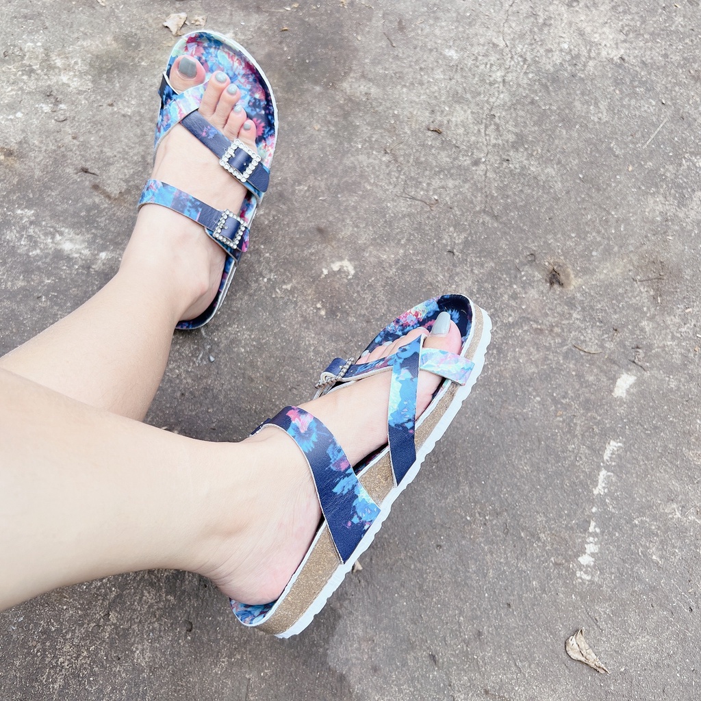Dép Đế Trấu Nam Nữ Birken Xỏ Ngón 2 Khóa Da Bò In Họa Tiết 3D Hishoo L098