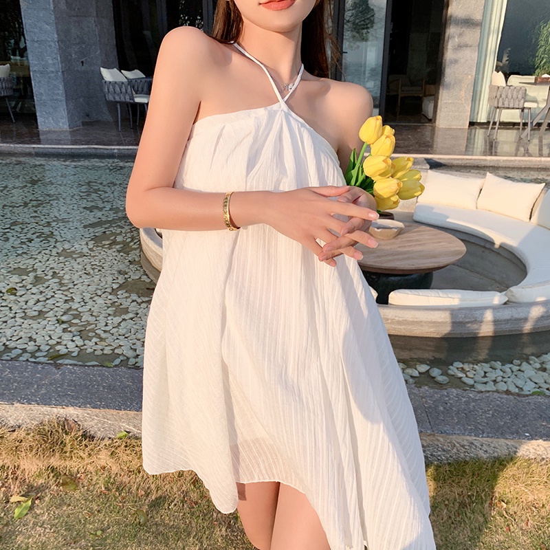 Váy yếm trắng đi biển hở lưng chéo dây mẫu mới 2021