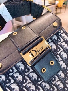 Túi đứng dây bản to