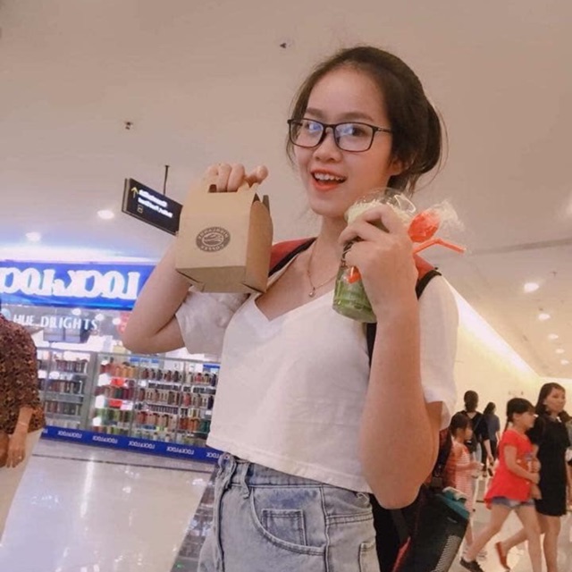 Áo croptop cổ tim