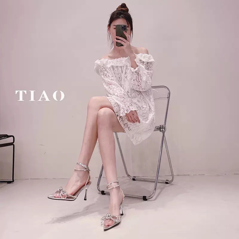 Giày cao gót lấp lánh