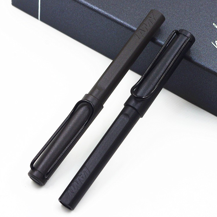 Bút bi dạ Lamy Safari - Màu đen nhám