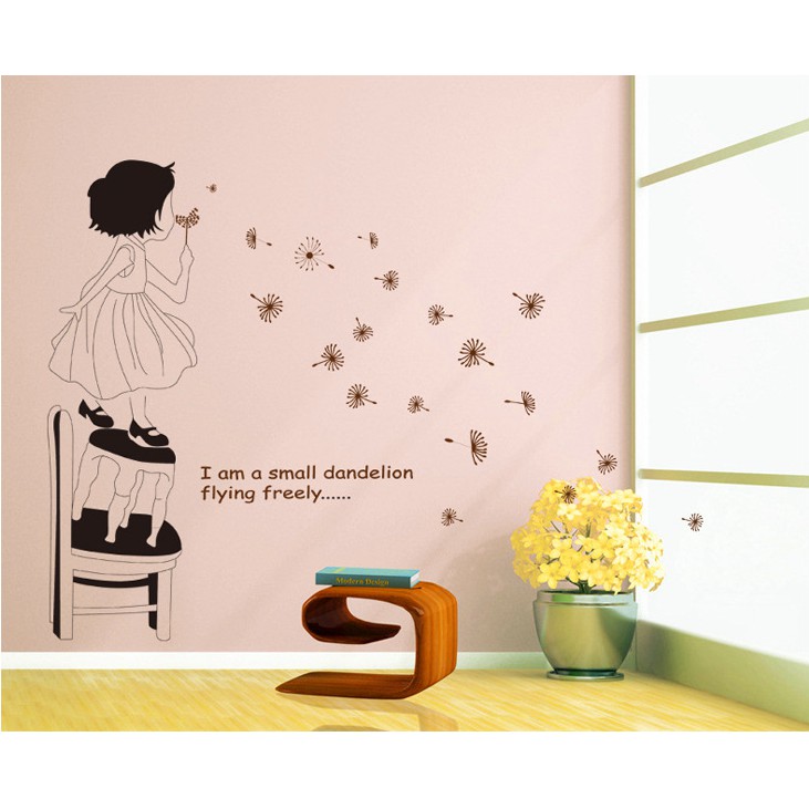 Decal trang trí tường Bé Gái đang cảm xúc cùng hoa Bồ Công Anh