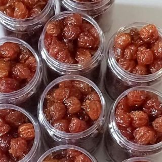 Mứt sơ ri Brazil gò công có vị ngọt ngọt chua chua thơm ngon lạ miệng được lựa chọn từ những quả sơ ri Brazil căng mọng