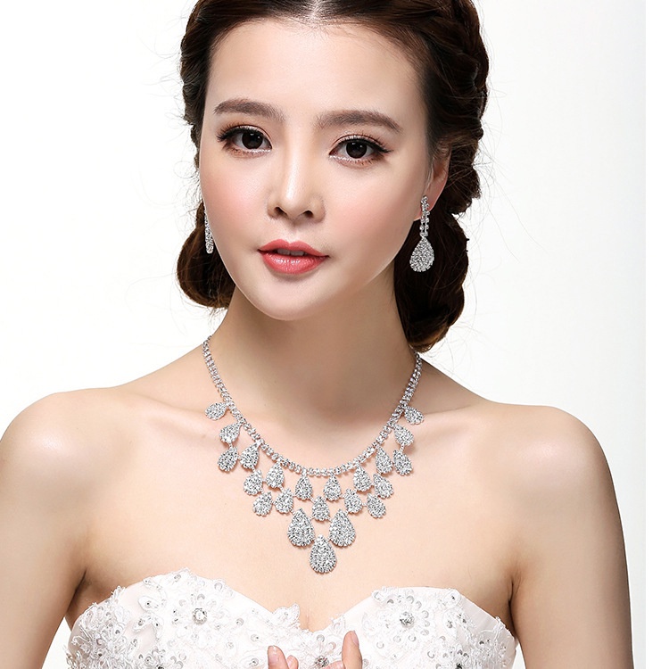 Dây Chuyền Và Bông Tai Cô Dâu Đính Đá Pha Lê Hình Giọt Nước