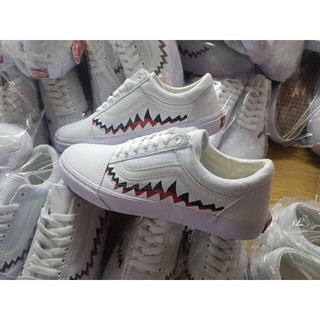 giày vans cá mập trắng