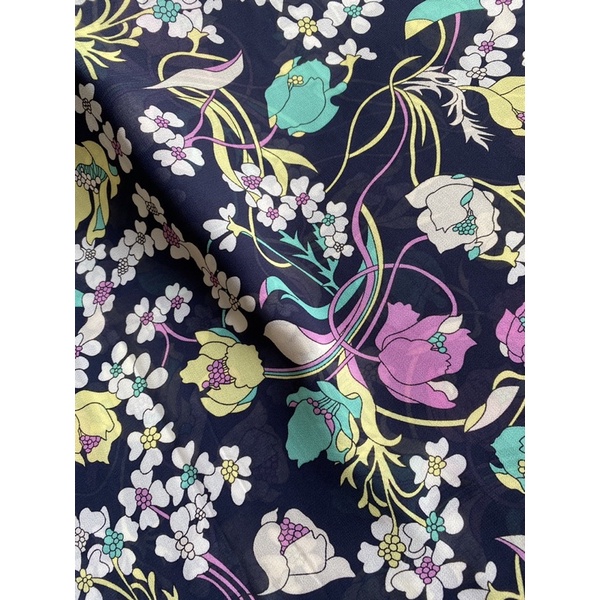 Vải voan chifon nền xanh dương hoa đều