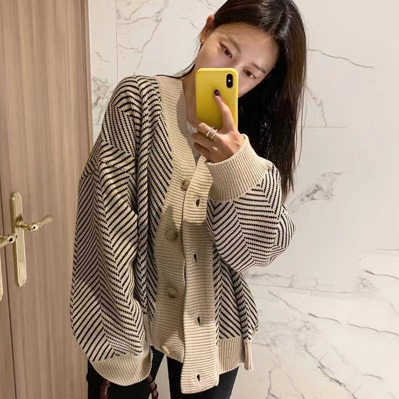 Áo khoác len cardigan cổ chữ V sang trọng