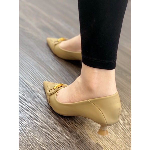 Cao gót mũi nhọn tag xích vàng 52397-46 - Kachi House