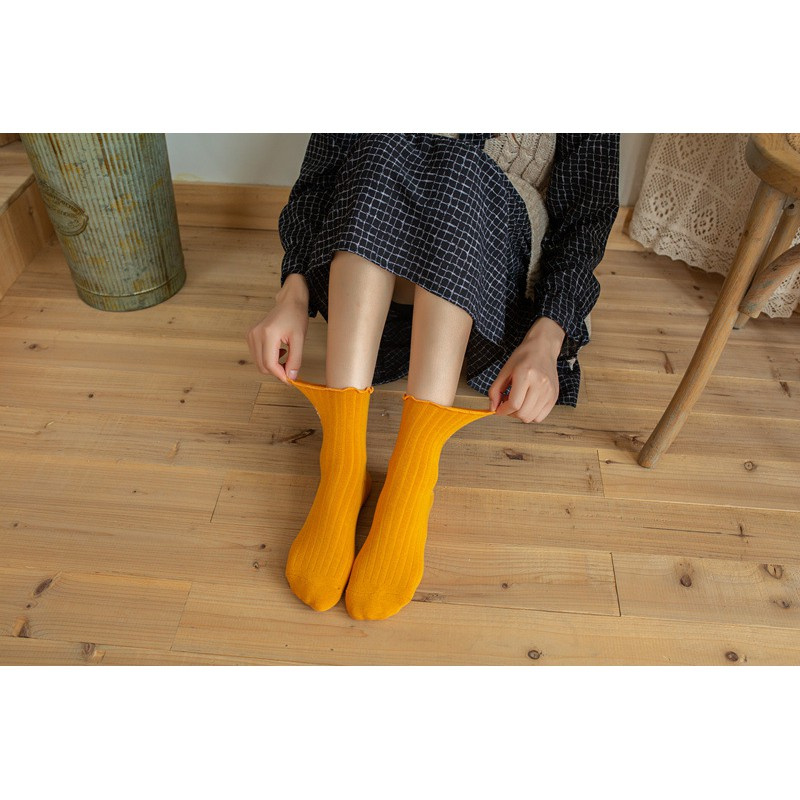 Vớ Nữ Cổ Cao Thêu Hoa Cúc Hàn Quốc