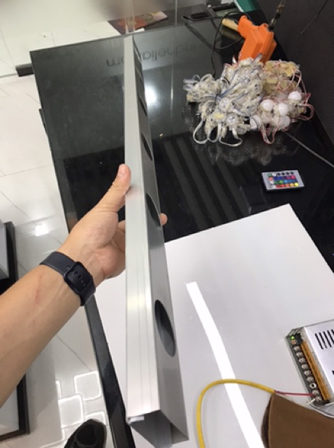 Thanh nhôm gắn bóng f30mm chuyên dùng trang trí viền tòa nhà.