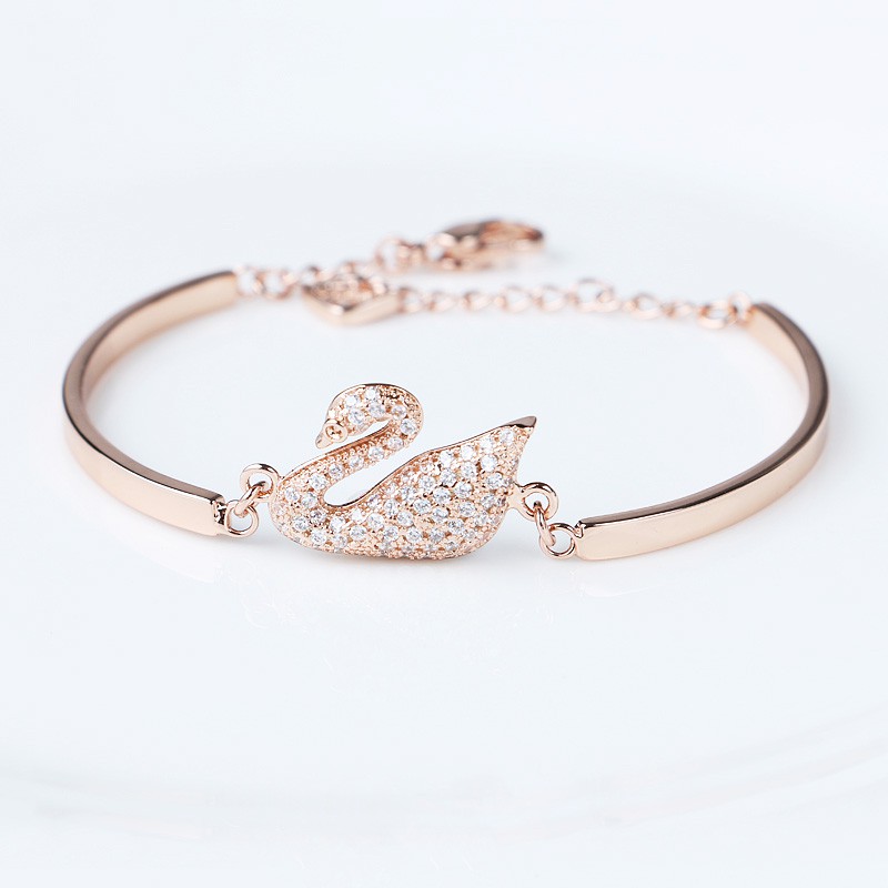 Vòng tay nữ mạ titan lắc tay nữ mặt thiên nga đính đá pha lê lấp lánh xinh xắn phong cách hàn quốc | BigBuy360 - bigbuy360.vn