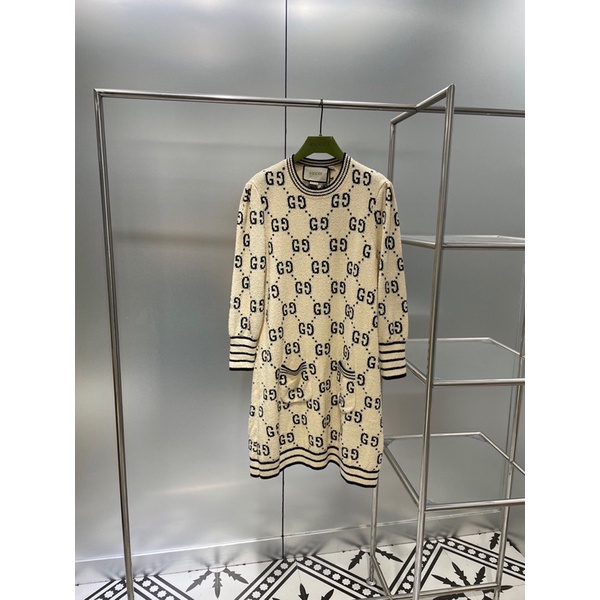 Đầm len dài tay dáng suông thương hiệu Gucci GC/GG cao cấp có túi chất len mềm mại