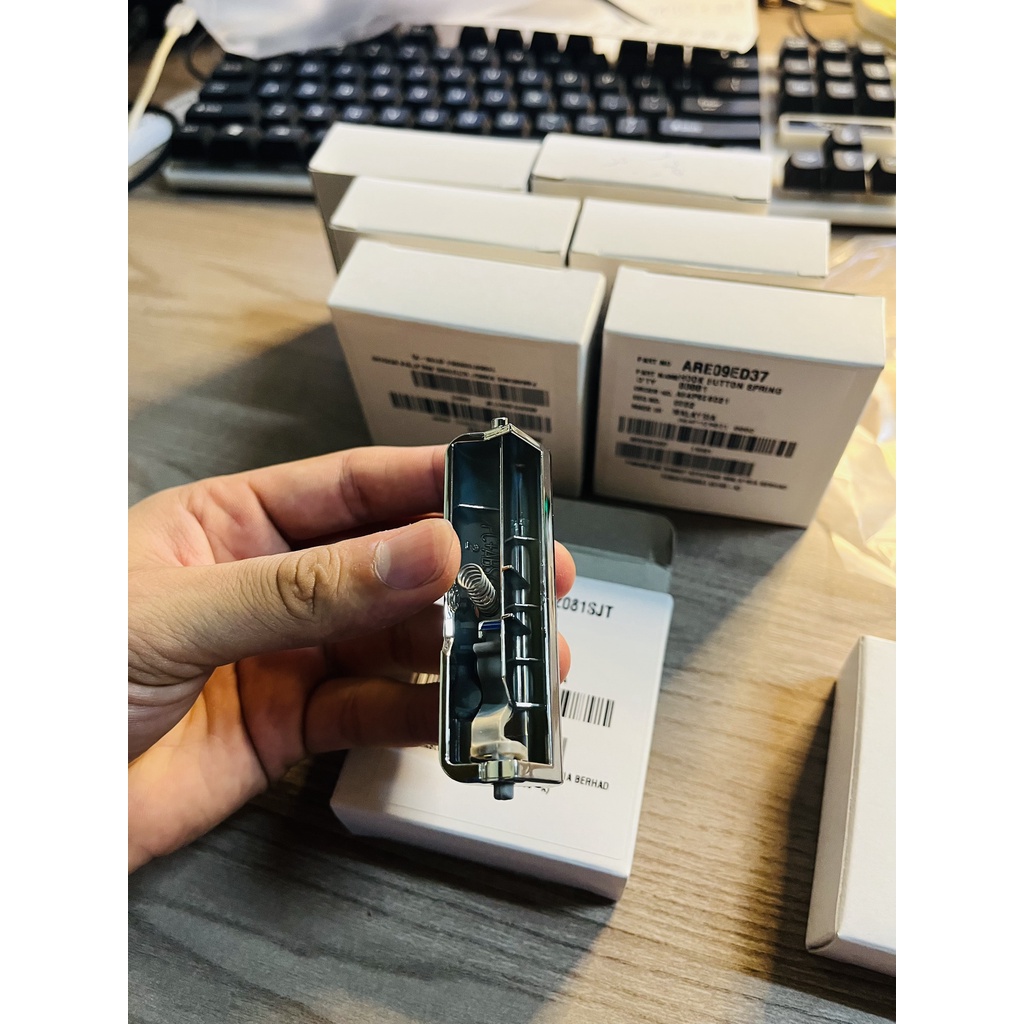 Lẫy khoá nồi cơm điện Panasonic SR - ZG185 và SR - ZS185 , SR- ZX185 phân phối chính hãng