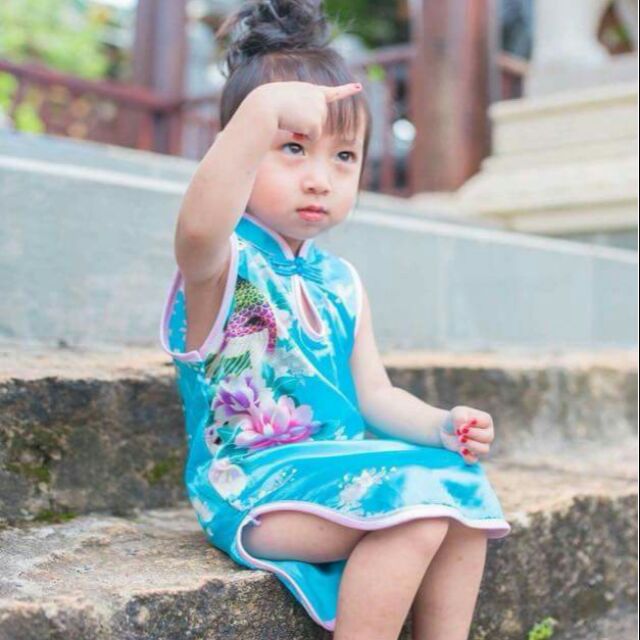Sườn sám bé gái