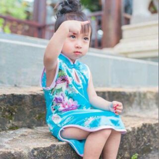 Sườn sám bé gái