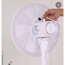 Lưới bọc quạt có dây rút bảo vệ bé an toàn, chống bụi bẩn với họa tiết hình thú dễ thương