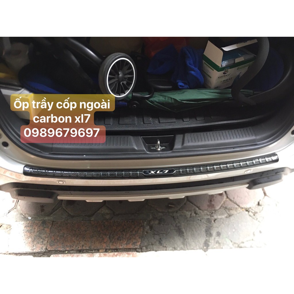 Ốp chống trầy cốp trong, ngoài CARBON xe Suzuki XL7 2020 2021 2022 mẫu cacbon cao cấp